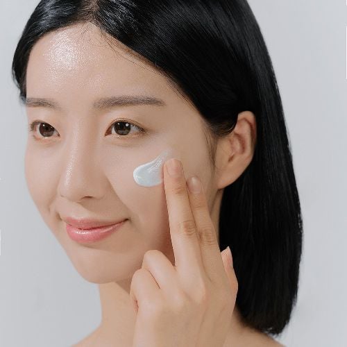 Skin1004 Madagascar Centella Hyalu-Cica Water-Fit Sun Serum SPF50+ PA++++ - 50ml 